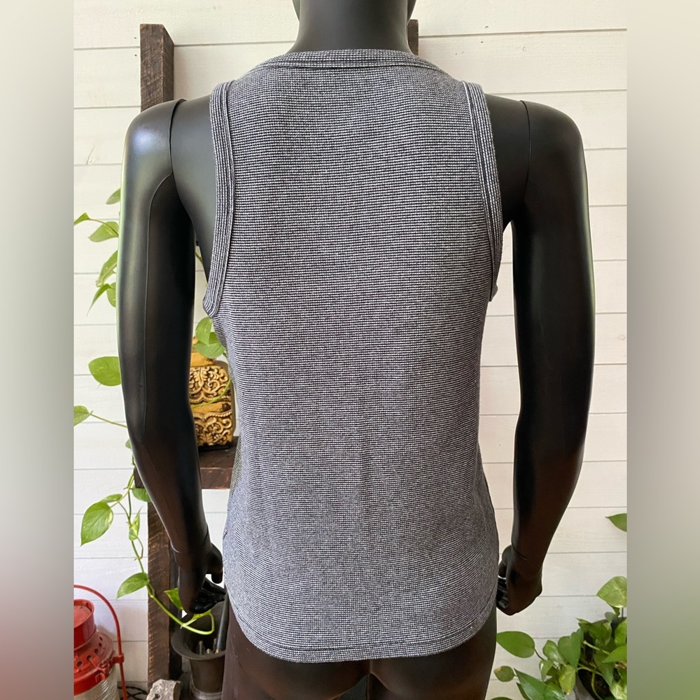American Eagle: Black & White Top - Picture 14 of 17